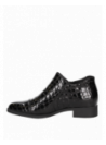 Zapato de cuero negro para mujer con cremallera lateral, diseño moderno que combina elegancia y funcionalidad.