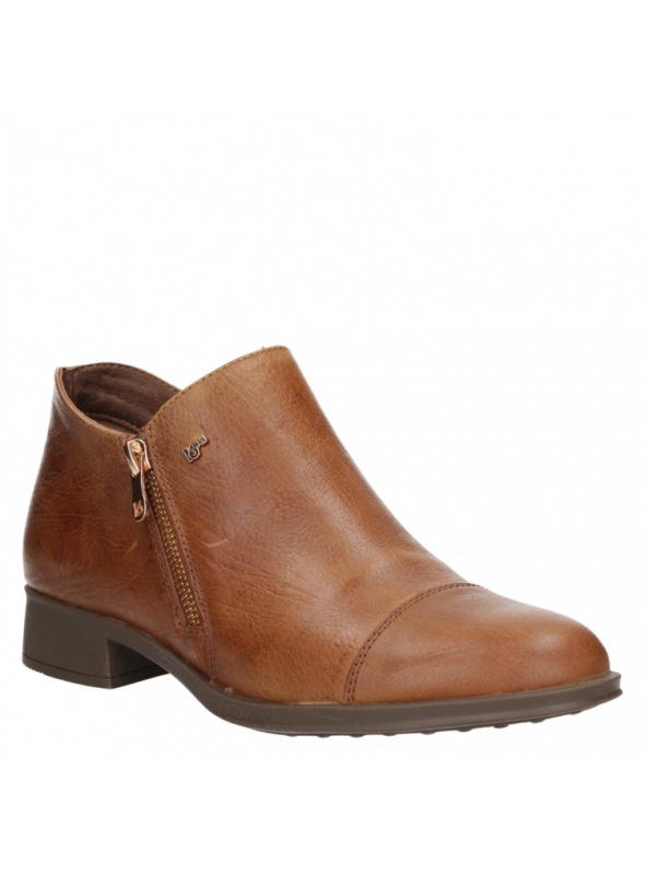 Calzado negro de cuero charol con cremallera lateral, combina estilo sofisticado y funcionalidad para el día a día.