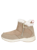 Botín sintético beige para niña, perfecto para actividades al aire libre, asegura buen agarre.