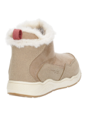 Calzado infantil beige con taco plano de 3 cm, diseñado para comodidad y estilo casual.