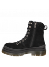 Botín negro de cuero gamuzado, diseño atrevido y sofisticado, perfecto para elevar tu estilo casual.