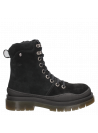 Elegante botín negro de cuero gamuzado, diseño contemporáneo con punta redonda y caña de 18 cm.