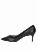 Elegante zapato de cuero negro de mujer, ideal para oficina y eventos sociales.