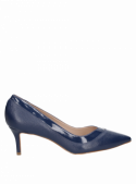 Zapato de cuero azul con acabados premium y diseño versátil para la mujer moderna.