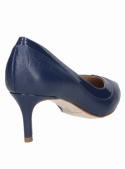 Calzado de vestir azul Pollini G340 con taco aguja que eleva la presencia femenina.