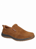zapatilla masculina de cuero gamuzado café, estilo casual, taco plano y punta redonda