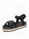 Sandalia negra de mujer, estilo informal, con taco plano de 3.8 cm y punta abierta, ideal para verano.