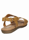 Calzado camel de mujer, sandalia informal con taco plano de 2.8 cm.