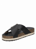 Sandalia negra de mujer con taco plano de 4 cm y punta abierta, estilo informal y fresco.