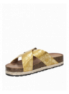 Sandalia dorada de mujer con taco plano de 4 cm y punta abierta, ideal para un look informal en verano.