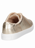 zapatilla de cuero dorada para mujer con forro de tejido suave y diseño moderno.