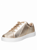 zapatilla dorada de cuero para mujer estilo urbano con diseño vanguardista y taco plano de 3 cm.