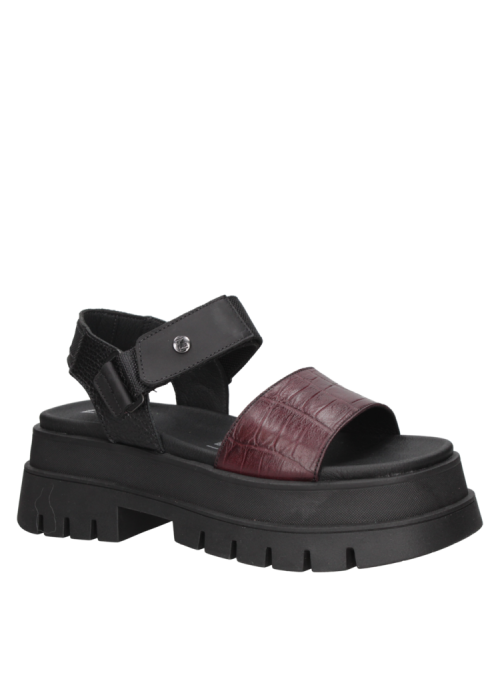 Sandalia burdeos de mujer Zappa con diseño contemporáneo y taco bloque de 5.5 cm.