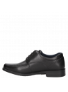 Zapato de cuero negro con forro cuero/textil y protección interior preformada.