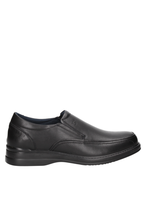 Zapato de hombre negro de cuero tipo mocasín, diseño clásico sin cordones, ideal para vestimenta semi-formal.