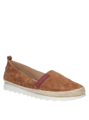 Alpargata camel de cuero para mujer, estilo casual, con taco plano de 3.7 cm y punta redonda.