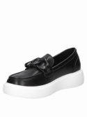 Zapato negro informal de cuero para mujer, diseño versátil de Pollini G244 con taco plano de 4.5 cm.