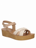 Sandalia beige de mujer, estilo informal, con plataforma y tiras entrecruzadas al frente, ideal para un look casual chic.