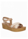 Sandalia beige de mujer, estilo informal, con plataforma y tiras entrecruzadas al frente, ideal para un look casual chic.