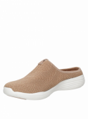 zapatilla urbana beige para mujer, mezcla de cuero y textil, ideal para actividades diarias con comodidad prolongada.