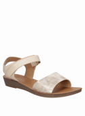 Sandalia beige de mujer, diseño informal y fresco, con forro sintético y punta abierta.