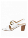 Elegante sandalia femenina blanca de cuero, ideal para el verano, con forro de poliuretano.