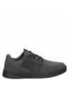 calzado negro para hombre, estilo casual, combinación de cuero y sintético, ligera y confortable.