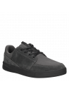 zapatilla negra de hombre, diseño moderno y juvenil, perfecta para actividades diarias.