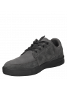 calzado masculino negro con taco plano de 4.5 cm y punta redonda, mezcla de cuero y sintético.