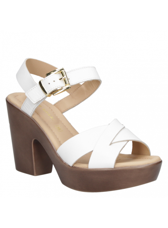 Sandalia negra de cuero para mujer, versátil y sofisticada, perfecta para combinar con ropa casual o semiformal.
