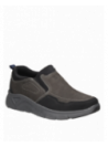 Calzado casual gris masculino, cuero predominante, adaptable al pie y evita roces.
