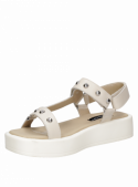 Sandalia blanca de cuero para mujer, estilo casual con taco plano y punta abierta, ideal para el verano.