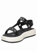 Sandalia negra de cuero para mujer, estilo casual con taco plano de 4 cm y punta abierta.