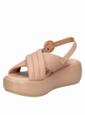Sandalia nude de cuero para mujer, estilo casual con taco plano de 6 cm y punta abierta.