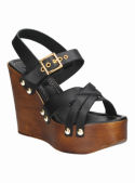 Sandalia negra de cuero, estilo informal, con taco cuña y punta abierta, ideal para ocasiones especiales.