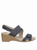 Sandalia azul de mujer, cuero 100%, casual y cómoda, con taco plano para uso diario.