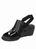 Sandalia negra de cuero para mujer, estilo casual, con punta abierta y taco cuña de 5.5 cm.