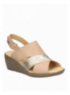 Sandalia nude de cuero premium, estilo casual con taco cuña, ideal para mantener frescura.