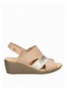 Sandalia casual de cuero nude, diseño estilizado y cómodo para uso prolongado.