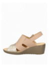 Elegante sandalia casual nude de cuero, diseño anatómico para confort en días calurosos.
