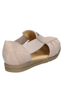 Sandalia casual de cuero beige para mujer, comodidad y estilo.