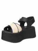 Sandalia blanca de cuero para mujer con diseño contemporáneo y taco plano de 7 cm.