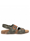 Calzado verde casual infantil con hebillas grandes y suela estable, proporcionando frescura y comodidad en días cálidos.