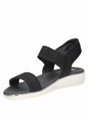 Sandalia negra de cuero para mujer, estilo informal con punta abierta y taco plano de 4 cm.