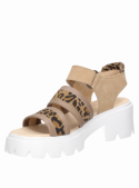 Sandalia de cuero animal print con taco bloque de 6.5 cm, ideal para un look informal y fresco.