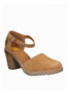 Sandalia camel de cuero, versátil y elegante, ideal para actividades urbanas.