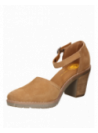 Sandalia camel de cuero para mujer, estilo casual, ideal para verano al aire libre.