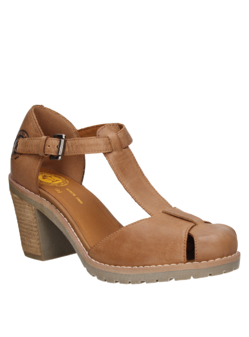 Sandalia femenina camel de cuero, versátil y cómoda, perfecta para combinar con pantalones de lino en un look casual.