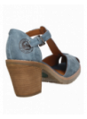 Elegante sandalia azul de cuero para mujer, con diseño versátil que combina con vestidos veraniegos y faldas largas.