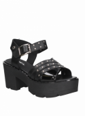 Sandalia negra con diseño singular que estiliza y proyecta presencia.